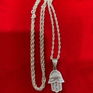 Mano de Fátima necklace